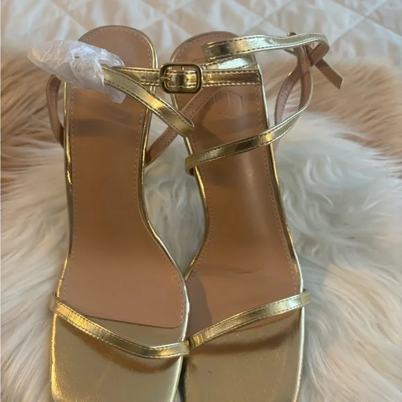 GOLD SEXY SCULPTURAL HEEL. - Picture 3 of 8